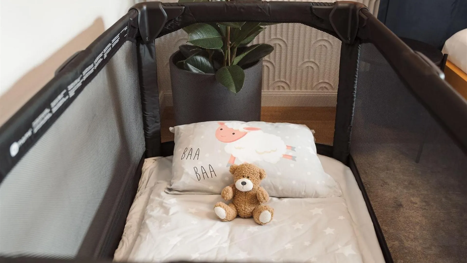 פראג Luxury Sunny Home - Free Garage, Metro, Balcony, Ps5, 2Nd Parking On Request
