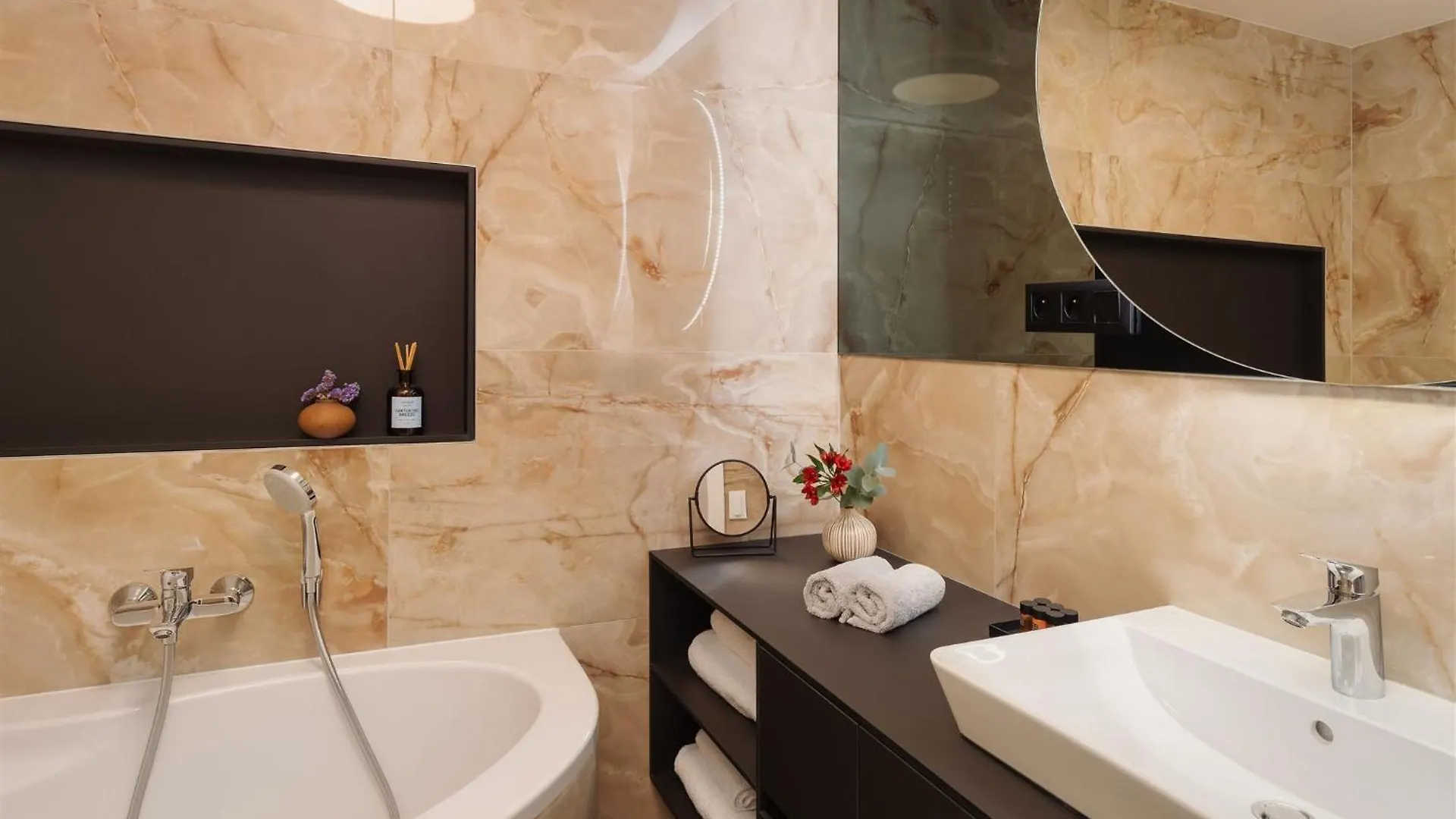 דירה פראג Luxury Sunny Home - Free Garage, Metro, Balcony, Ps5, 2Nd Parking On Request צ'כיה
